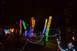 decorations on sons island
