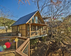 Treehouse at River Road Treehouses